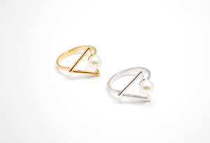 TRIANGLE PEARL RING - gold/silver